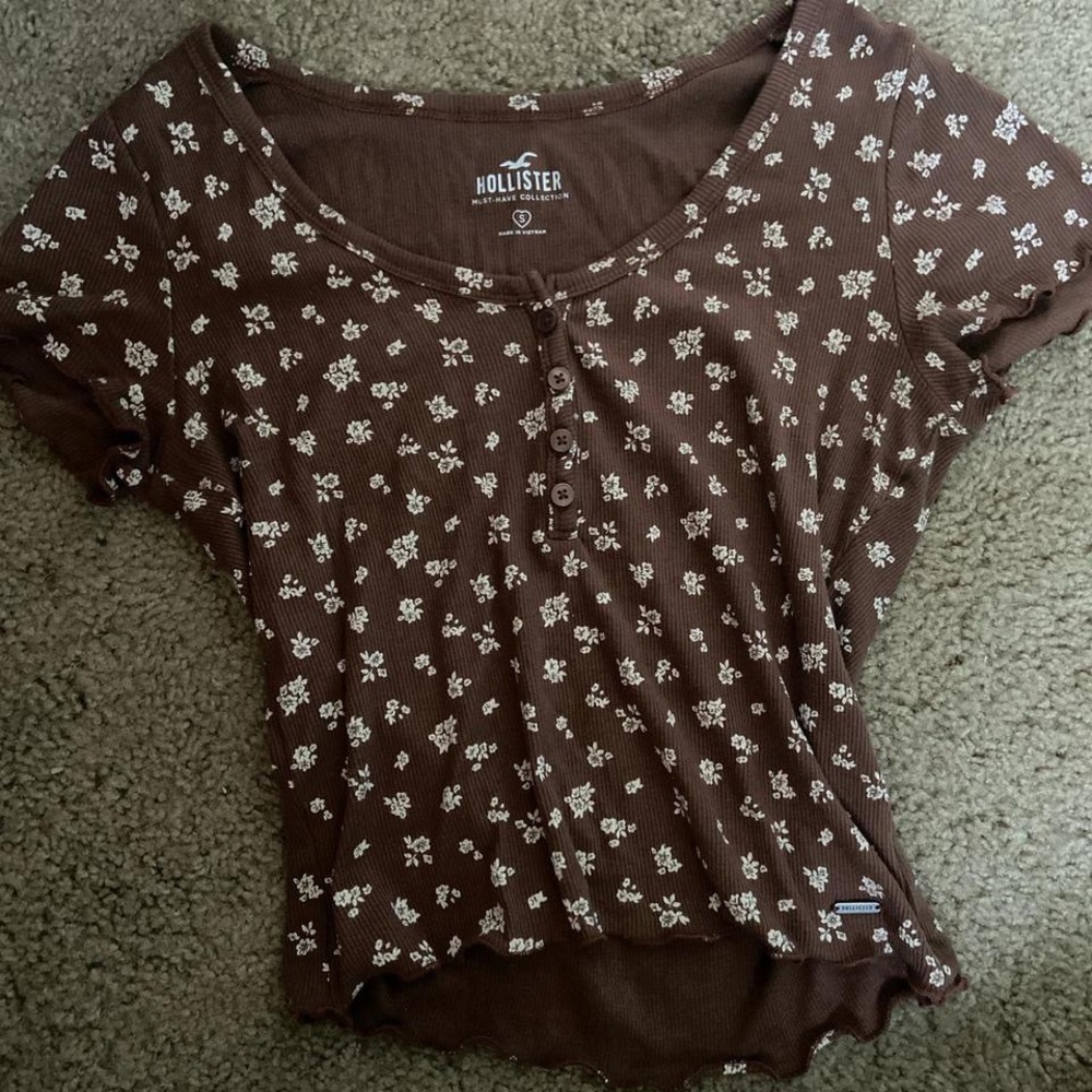 Hollister cropped shirt